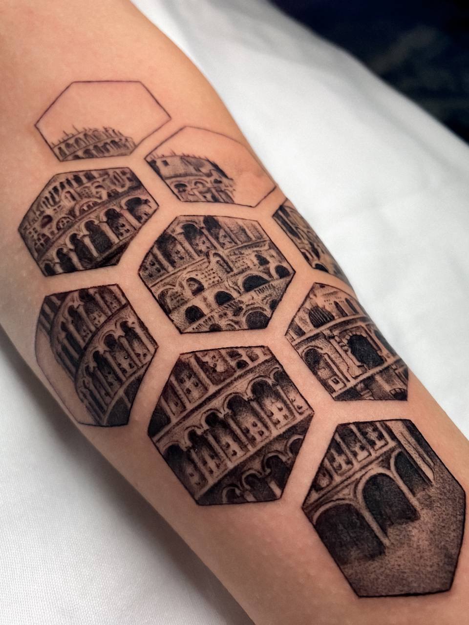 Geometric tattoo prices Istanbul 2026 – cost comparison by size and complexity