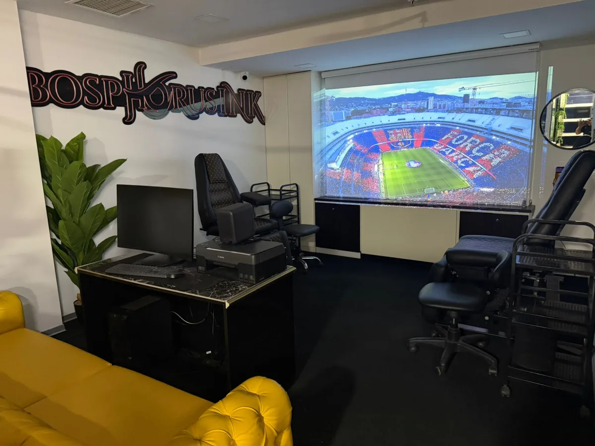 Bosphorus Ink Polat Towerside Beratungs- und Wartebereich &ndash; Şişli Mecidiyek&ouml;y T&auml;towierstudio