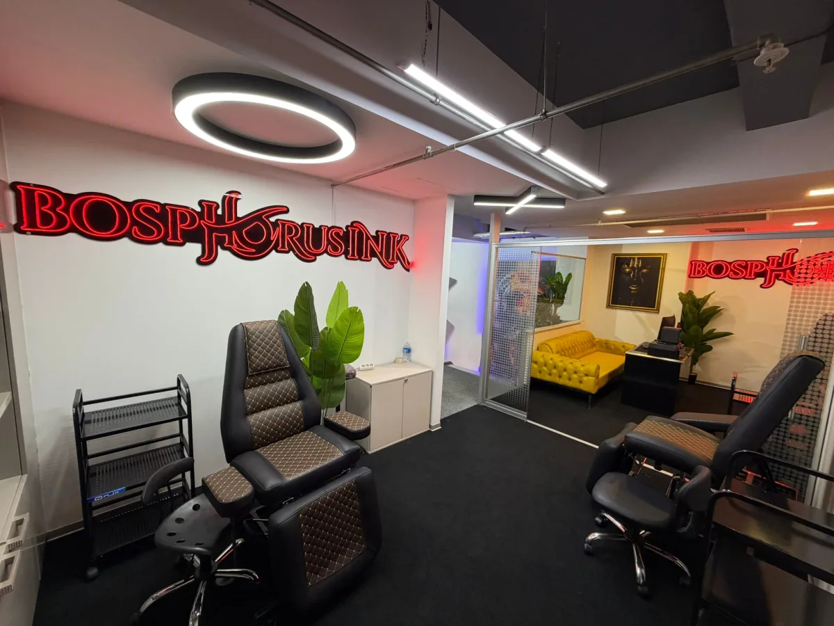 Bosphorus Ink Polat Towerside professioneller Tattoo-Arbeitsbereich &ndash; Şişli T&auml;towierstudio