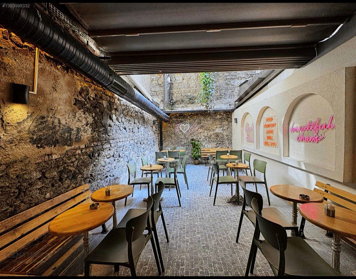 Coffeeco NY Beşiktaş indoor courtyard with stone walls