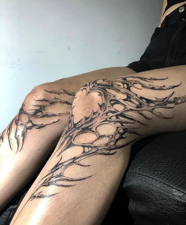 Cybersigilism blackwork uyluk dövmesi - Bosphorus Ink İstanbul