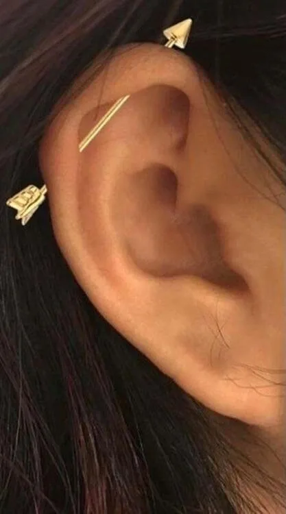 Industrial ve helix kulak piercing kombinasyonu &ndash; Bosphorus Ink İstanbul