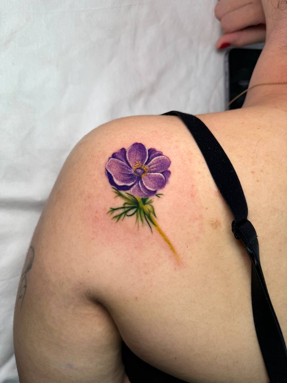 Lila Anemone Blumen-Tattoo