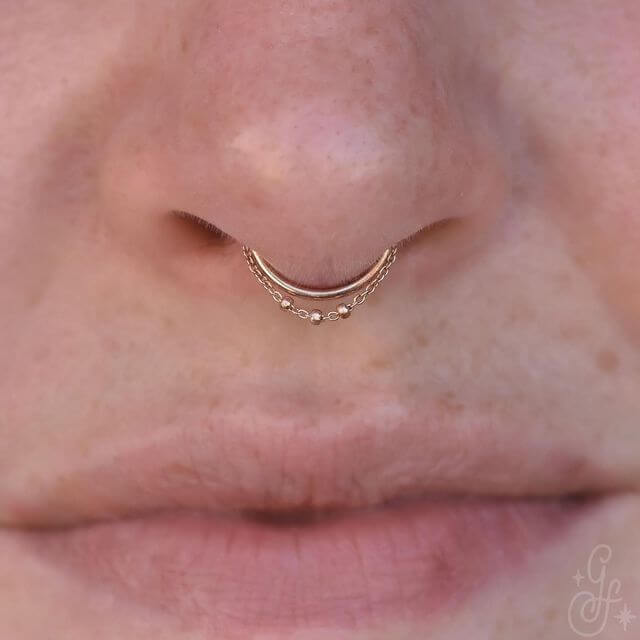 Septum-Ring aus Gold mit Kette - zarter Septum-Schmuck