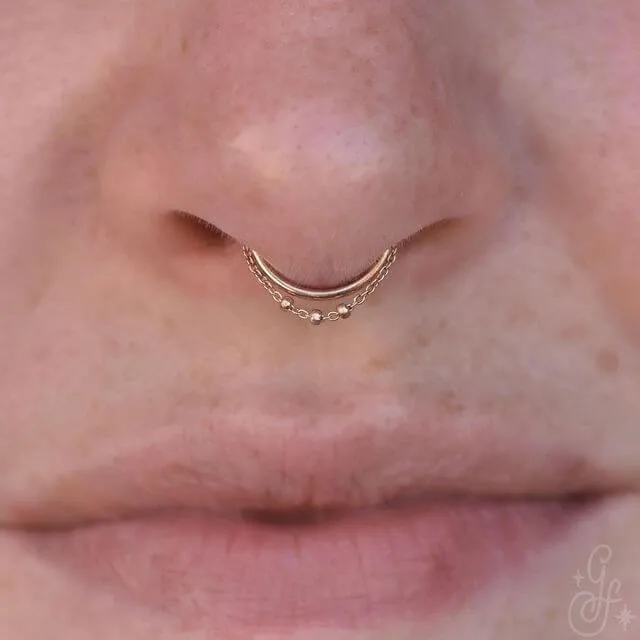 Septum-Ring aus Gold mit Kette - zarter Septum-Schmuck
