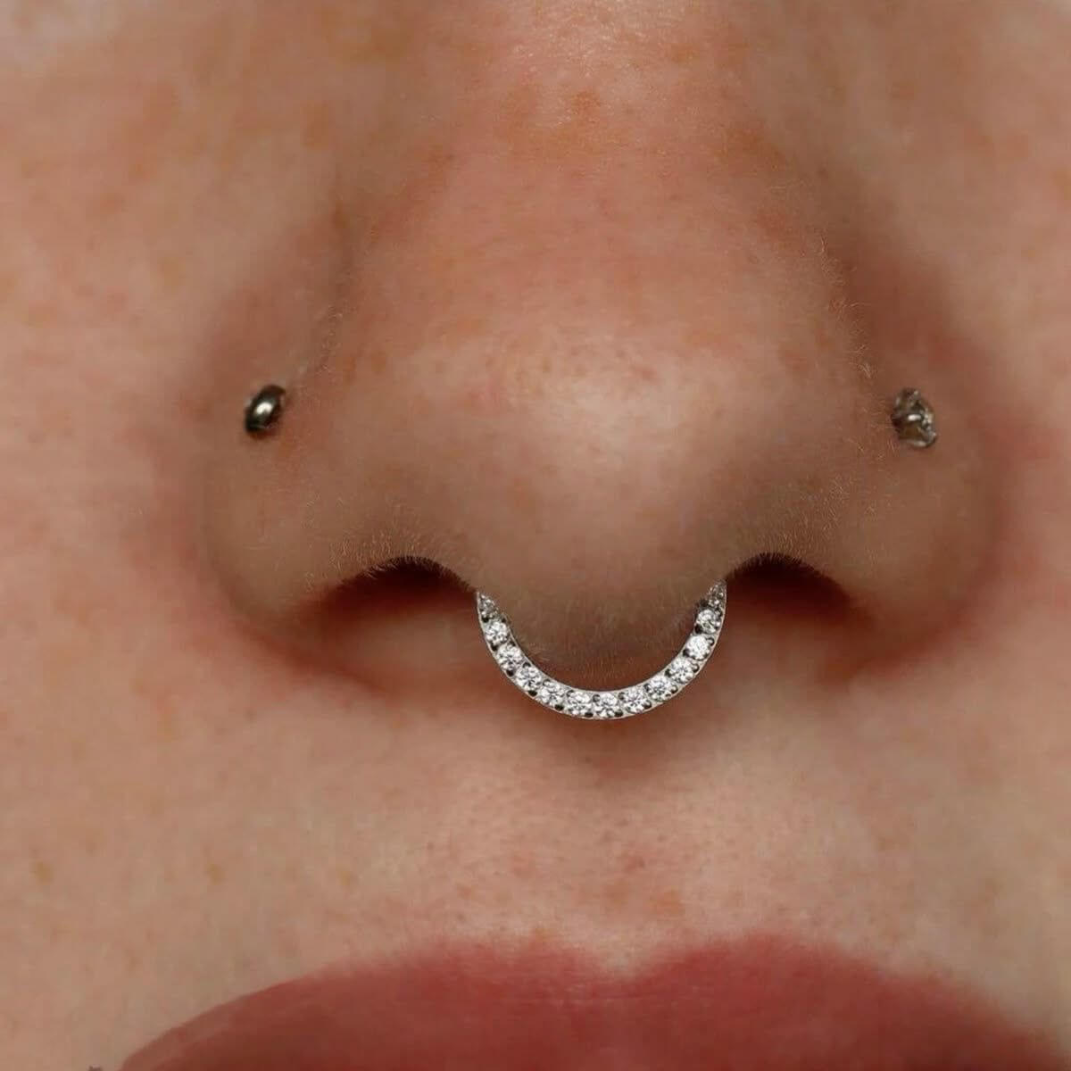 Titan-Septum-Clicker mit Kristallen - Septum-Piercing Istanbul