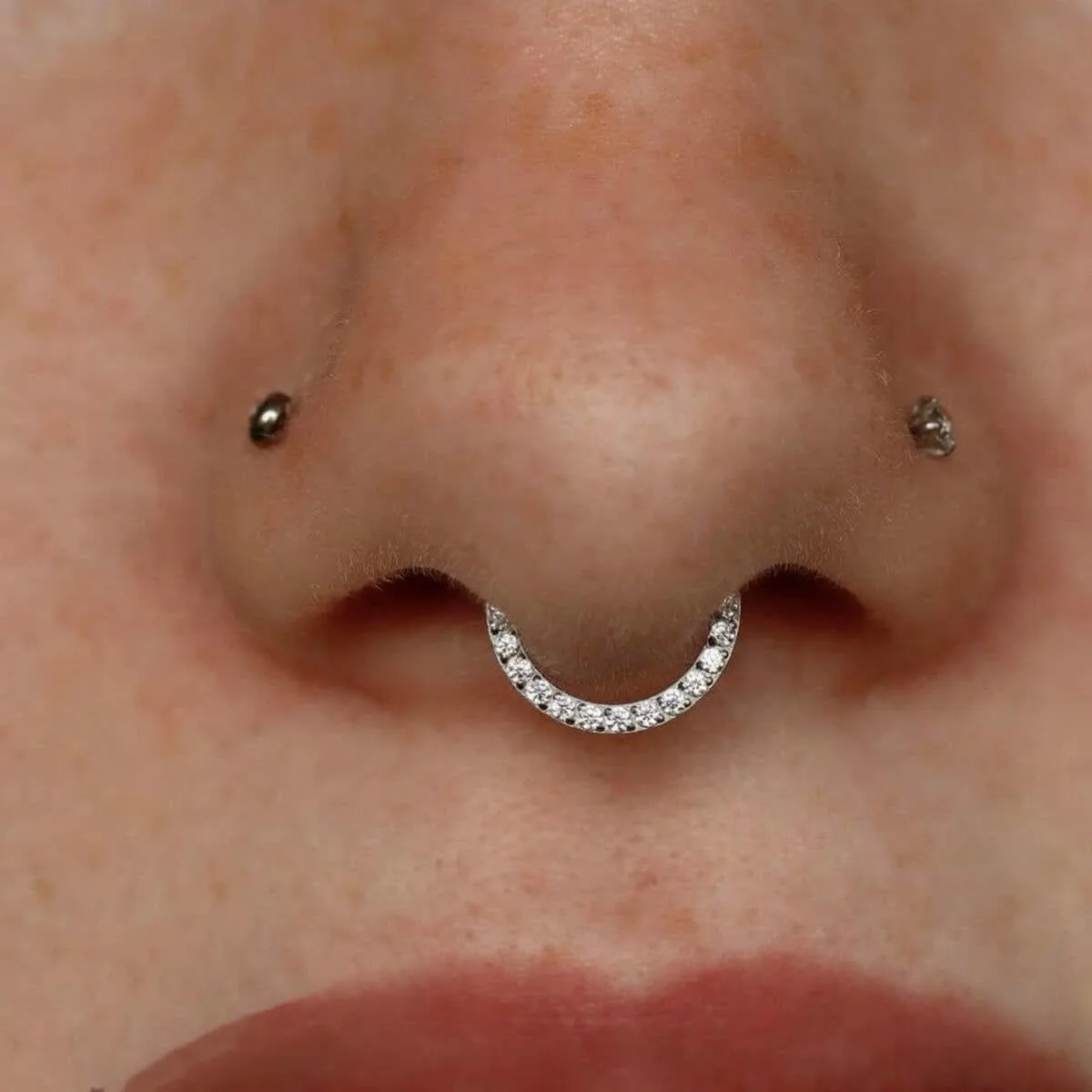 Titanyum taşlı septum clicker halkası &ndash; septum piercing İstanbul
