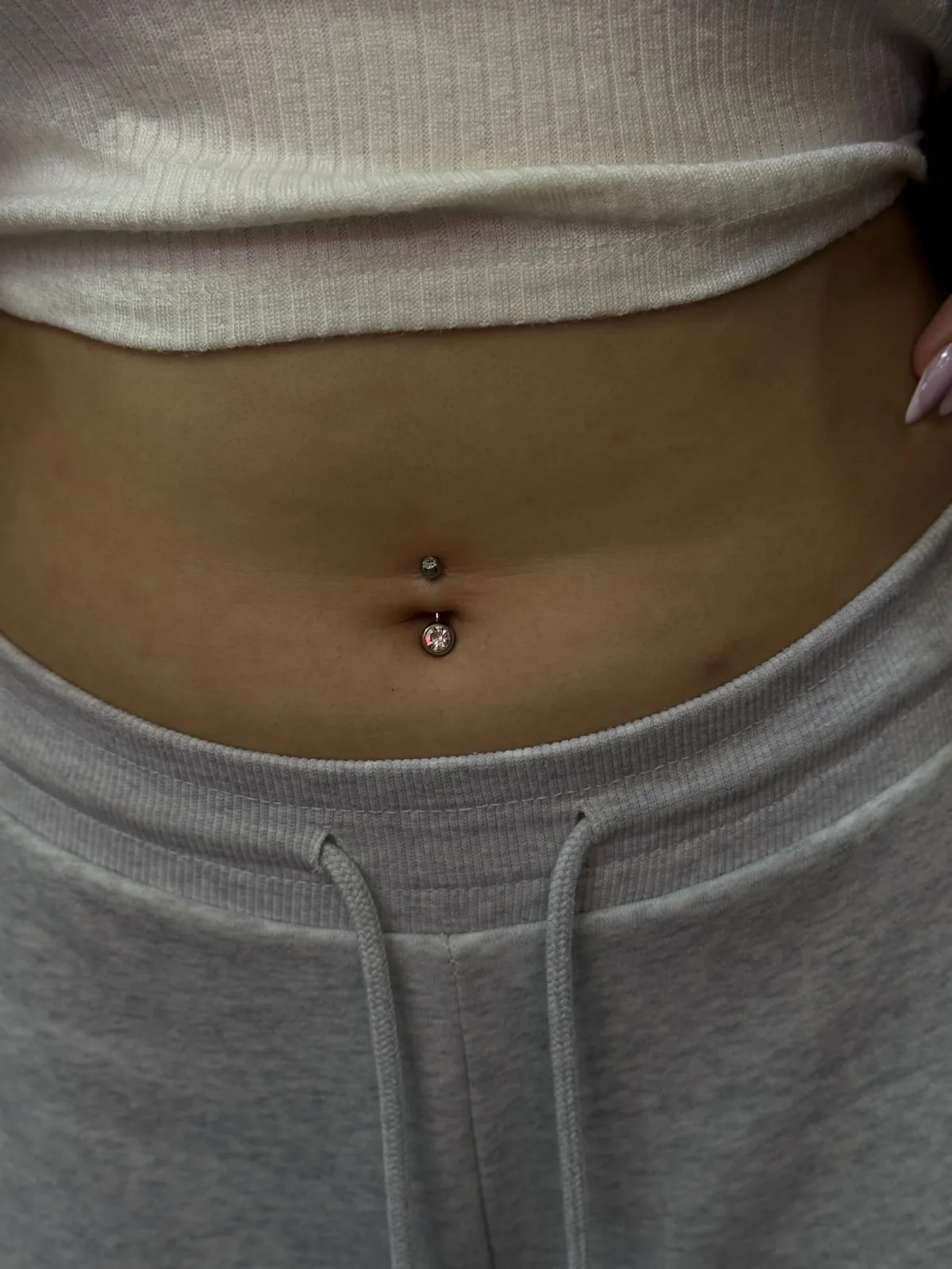 Titanyum g&ouml;bek (navel) piercing takısı &ndash; g&ouml;bek piercing fiyatı