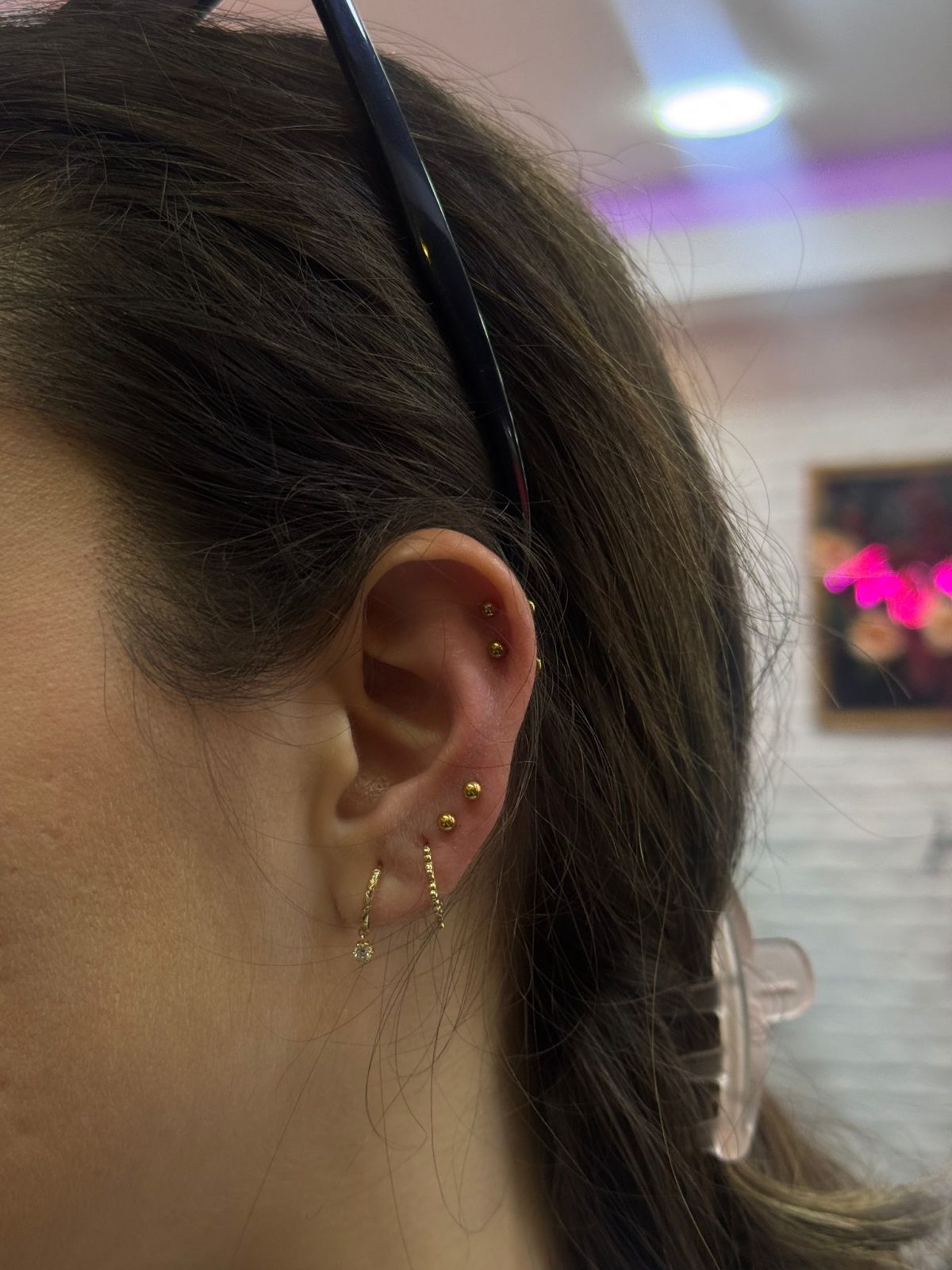 Flat Helix und Triple Lobe Gold Ohr Kombination | Bosphorus Ink - Piercing · Gizem | Bosphorus Ink Portfolio