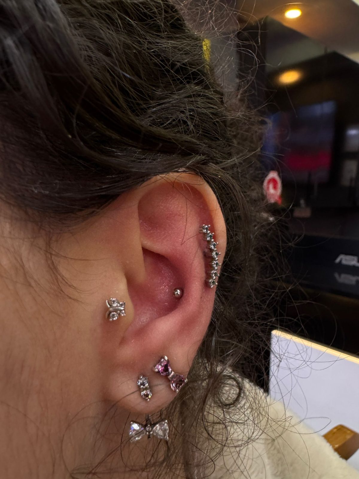 Helix Ear Cuff Tragus Lobe Kristall Ohr Piercing | Bosphorus Ink - Piercing · Gizem | Bosphorus Ink Portfolio