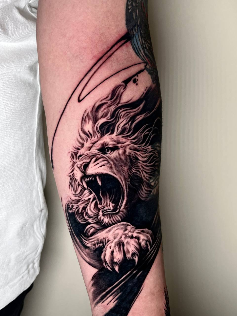 Roaring Lion Arm Tattoo Istanbul | Black & Grey Realism - Enes | Bosphorus Ink
