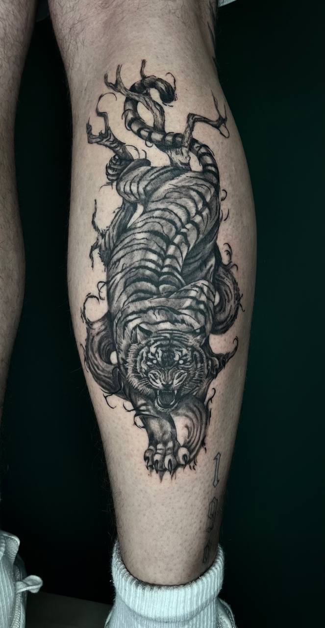 Tiger Realism Leg Tattoo Istanbul | Black & Grey - Enes | Bosphorus Ink