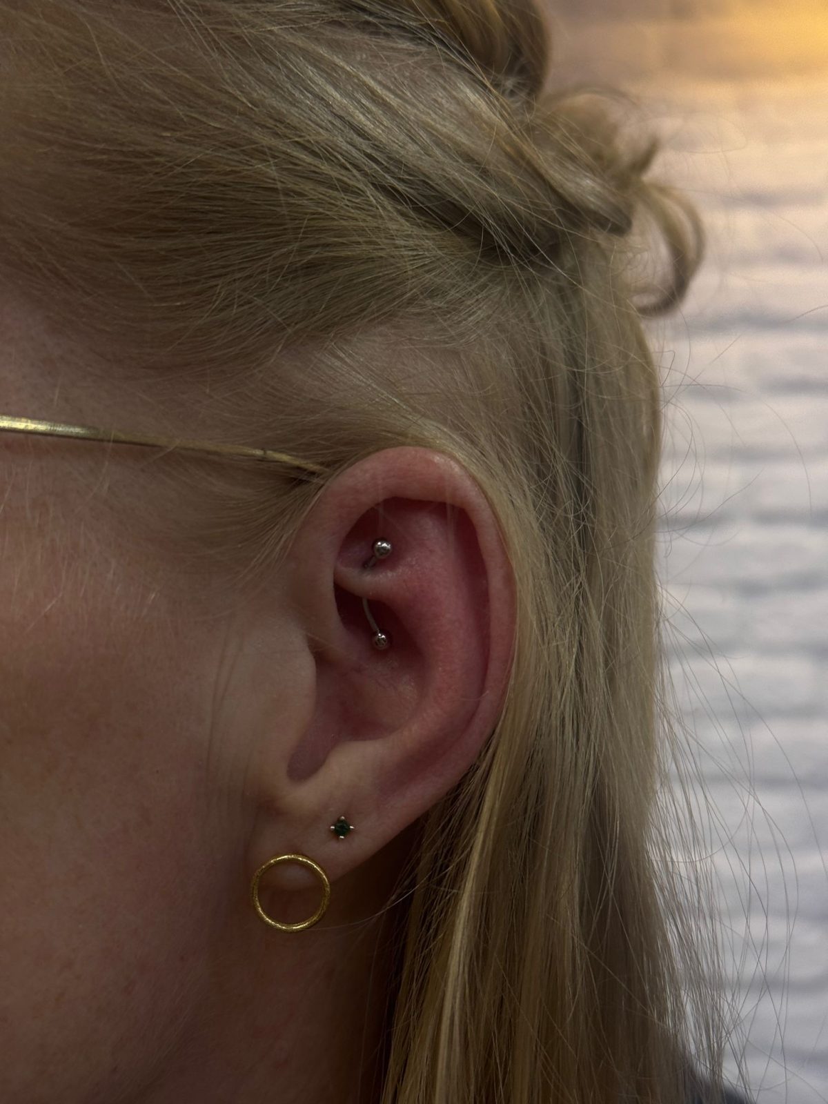 Rook und Lobe Gold Ohr Piercing Kombination | Bosphorus Ink - Piercing · Gizem | Bosphorus Ink Portfolio