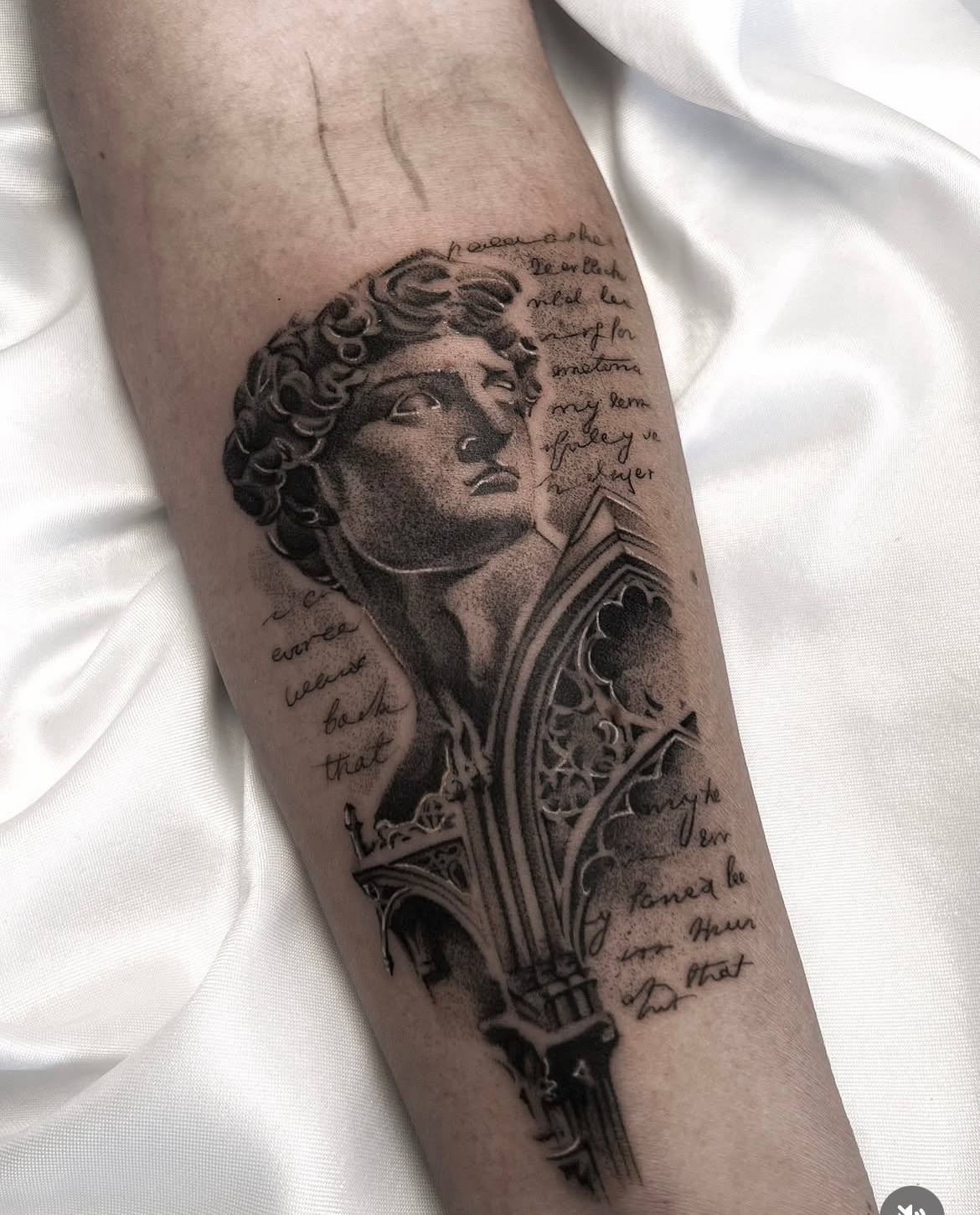 David Skulptur Gotisches Fenster Schrift | Bosphorus Ink - Tattoo · Bekir | Bosphorus Ink Portfolio