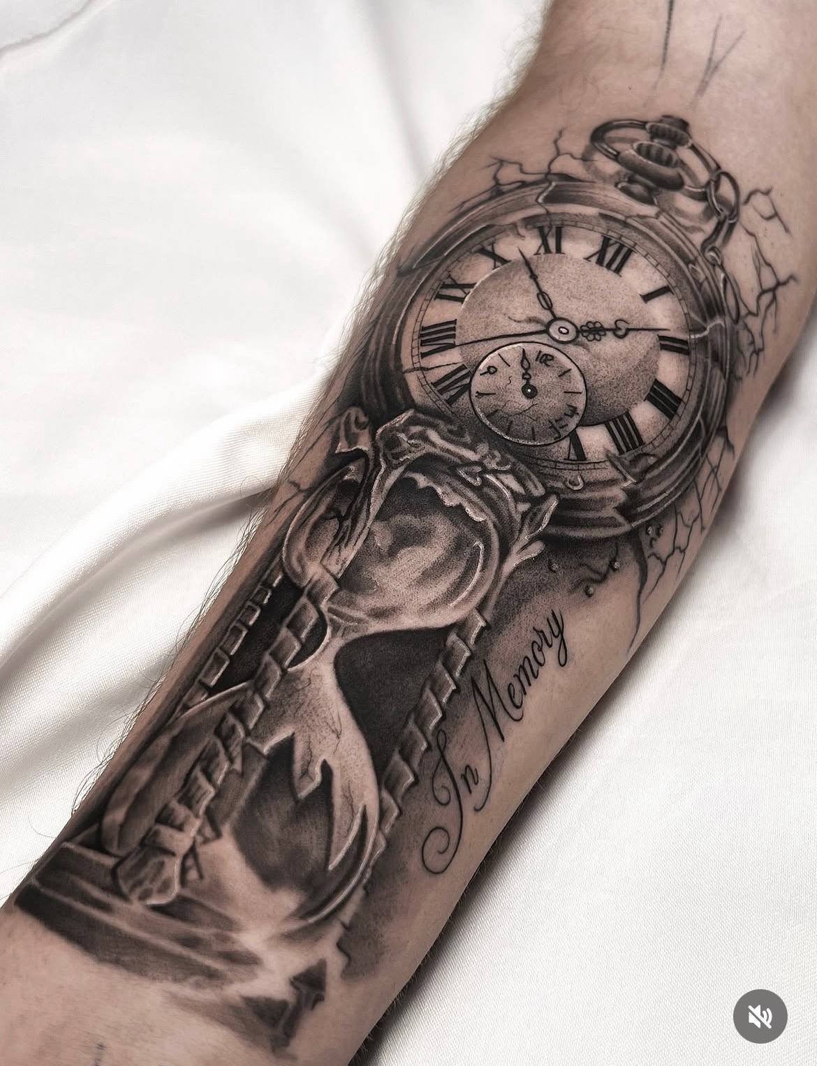 Taschenuhr Sanduhr In Memory Unterarm Tattoo | Bosphorus Ink - Tattoo · Bekir | Bosphorus Ink Portfolio