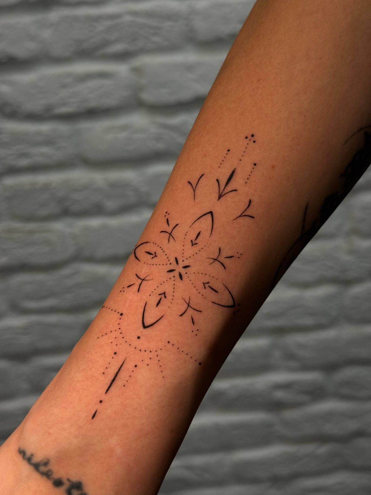 Ornamentales Mandala Fineline Unterarm Tattoo Istanbul - Tattoo · Rıdvan | Bosphorus Ink Portfolio