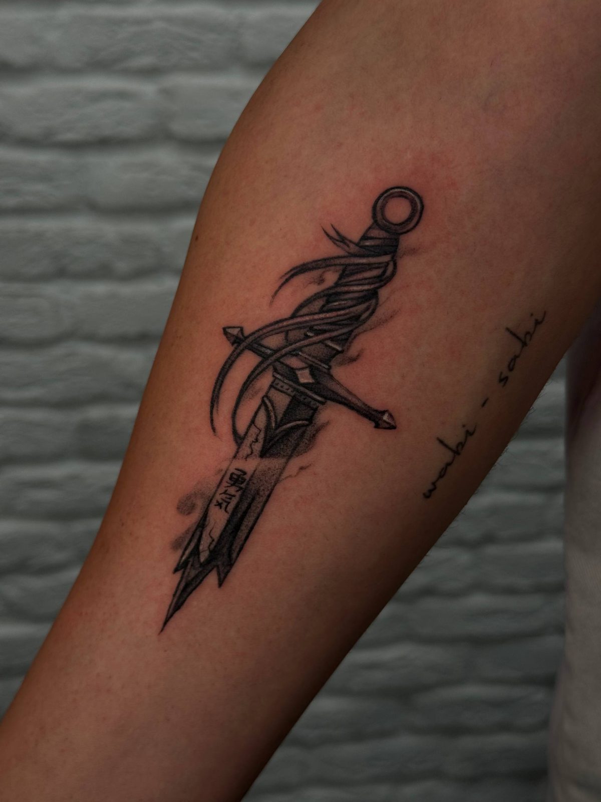 Dunkler Dolch Schrift Unterarm Tattoo Istanbul - Tattoo · Rıdvan | Bosphorus Ink Portfolio