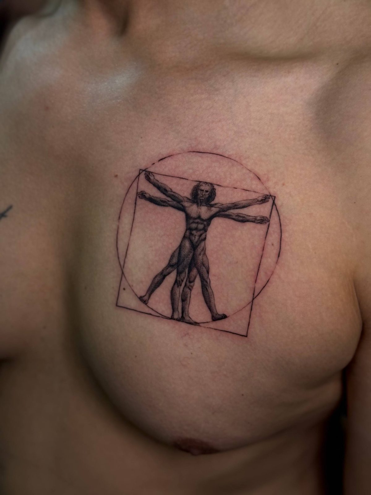 Vitruvianischer Mensch Brust Tattoo Istanbul - Tattoo · Rıdvan | Bosphorus Ink Portfolio