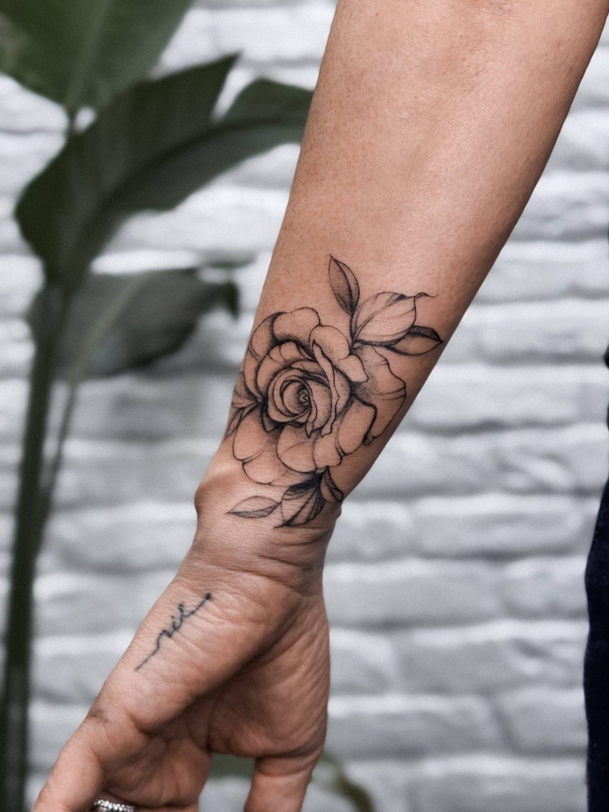 Fineline Rose Handgelenk Tattoo Istanbul - Tattoo · Rıdvan | Bosphorus Ink Portfolio