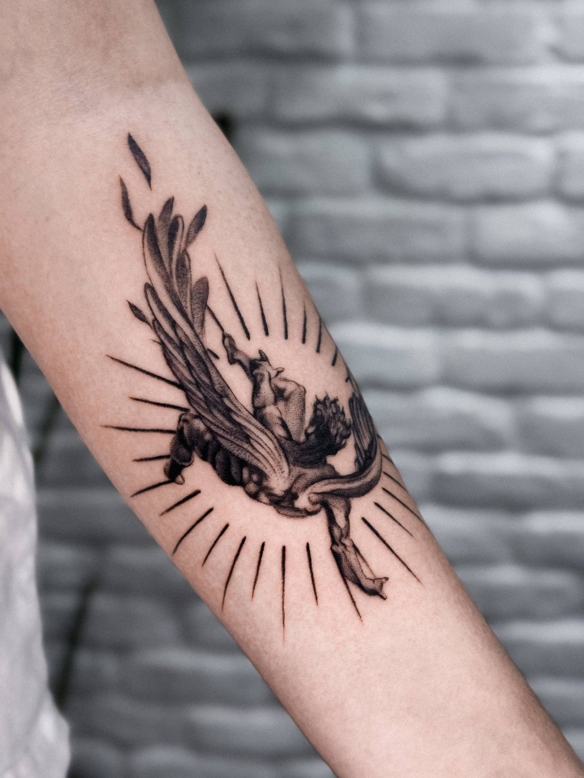 Adler Vogel Sonnenstrahlen Unterarm Tattoo Istanbul - Tattoo · Rıdvan | Bosphorus Ink Portfolio