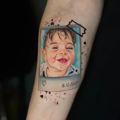 Buntes Sohn Porträt Tattoo Istanbul