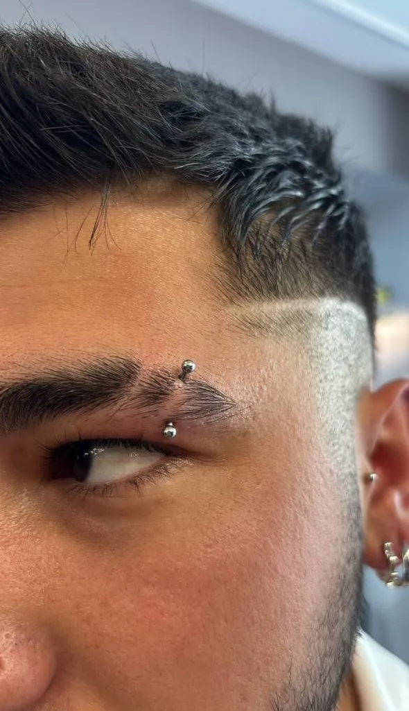Augenbrauen Piercing Istanbul | Bosphorus Ink - Piercing | Bosphorus Ink Portfolio