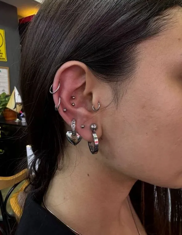 Kombiniertes Ohr Piercing Istanbul | Bosphorus Ink - Piercing | Bosphorus Ink Portfolio