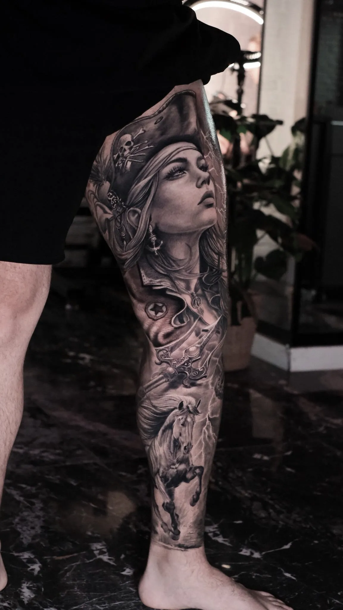 Piratenfrau und Pferd Tattoo Istanbul | Bosphorus Ink - Tattoo | Bosphorus Ink Portfolio