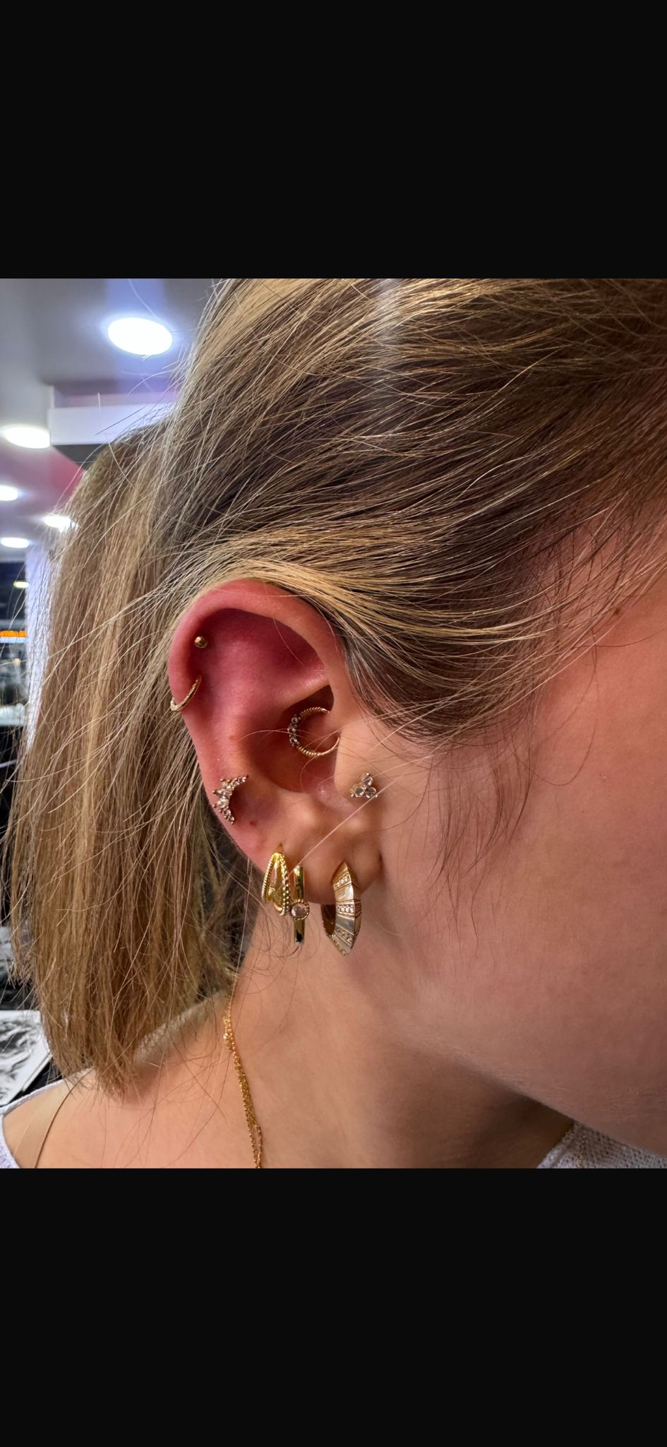 Rook Conch Tragus Lobe Gold Ohr Kombination | Bosphorus Ink - Piercing · Gizem | Bosphorus Ink Portfolio