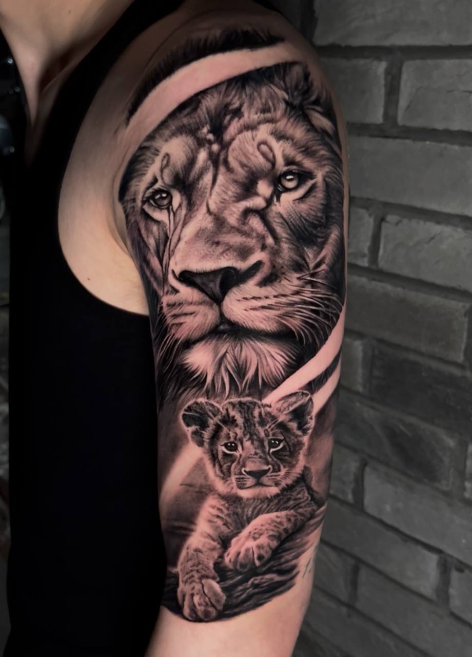 Aslan ve Yavru Kol Dövmesi | Bosphorus Ink - Tattoo · Ramazan | Bosphorus Ink Portfolio