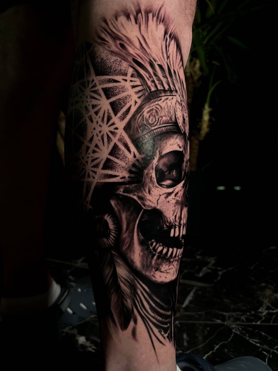 Siyah-Gri Kadın Kurukafa Yüzü Kol Sleeve Dövmesi | Black & Grey İstanbul