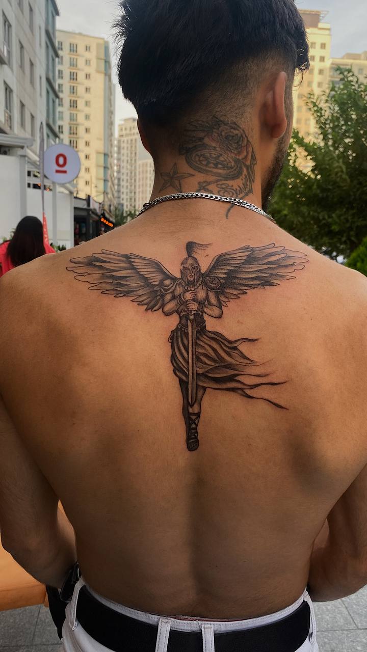 Schwarz-Grau-Engelsflügel-Ganzrücken-Tattoo | Istanbul - Black & Grey Tattoo | Bosphorus Ink Portfolio