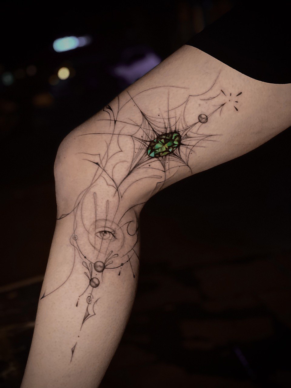 Abstrakte-Flusslinie-Wadentattoo | Blackwork Istanbul - Blackwork Tattoo | Bosphorus Ink Portfolio