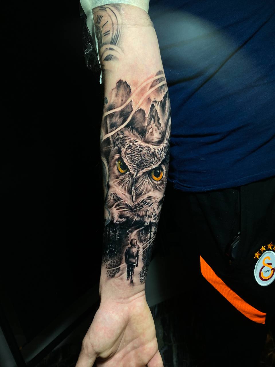 Eulen-Ärmeltattoo | Realistisches Blackwork Istanbul - Tattoo | Bosphorus Ink Portfolio