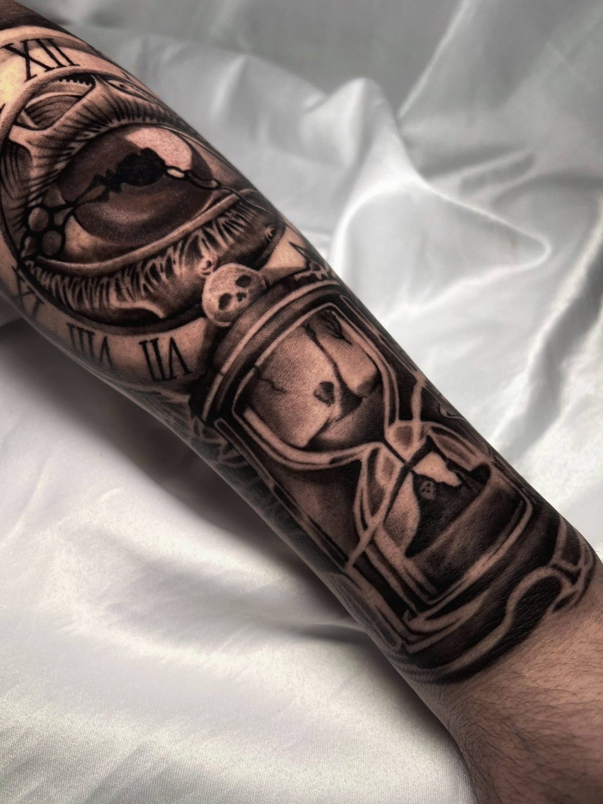 Blackwork-Schiff und Säule Sleeve-Armtattoo | Istanbul - Blackwork Tattoo | Bosphorus Ink Portfolio