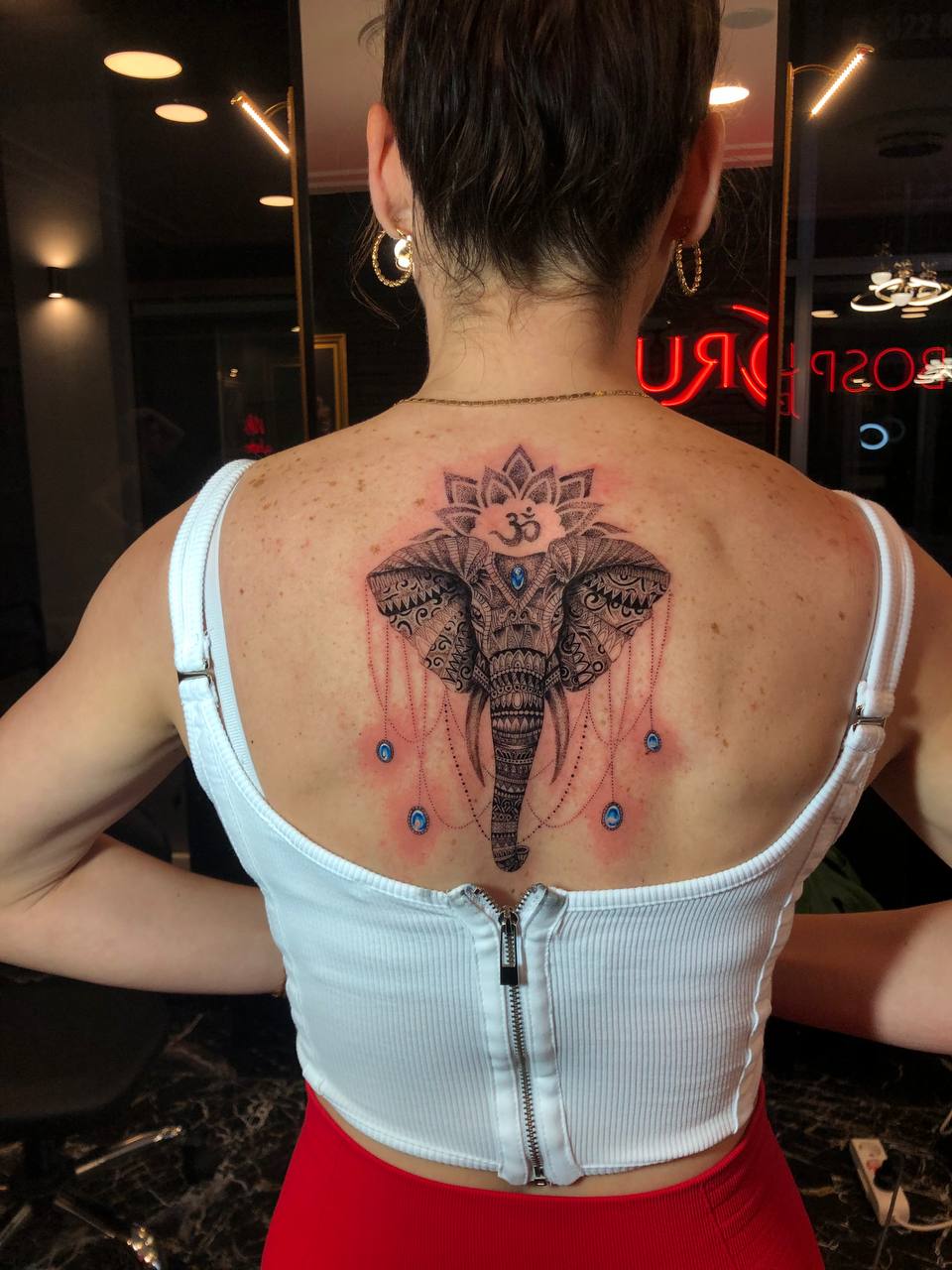 Elefant und Mandala-Rückentattoo | Geometrisch Istanbul 2 - Geometrisches Tattoo | Bosphorus Ink Portfolio