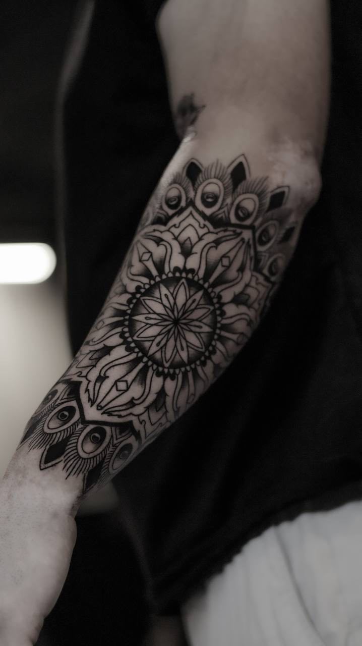 Mandala Unterarm-Tattoo | Geometrisch Istanbul - Tattoo | Bosphorus Ink Portfolio