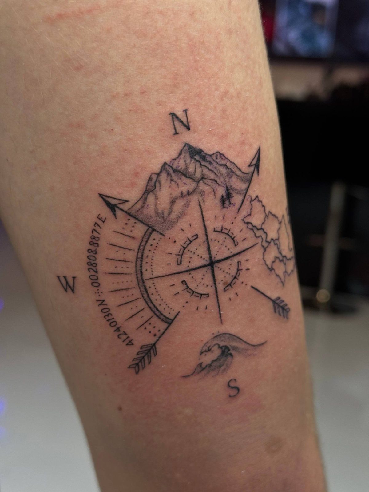 Kompass und Nordstern Armtattoo | Geometrisch Istanbul - Geometrisches Tattoo | Bosphorus Ink Portfolio