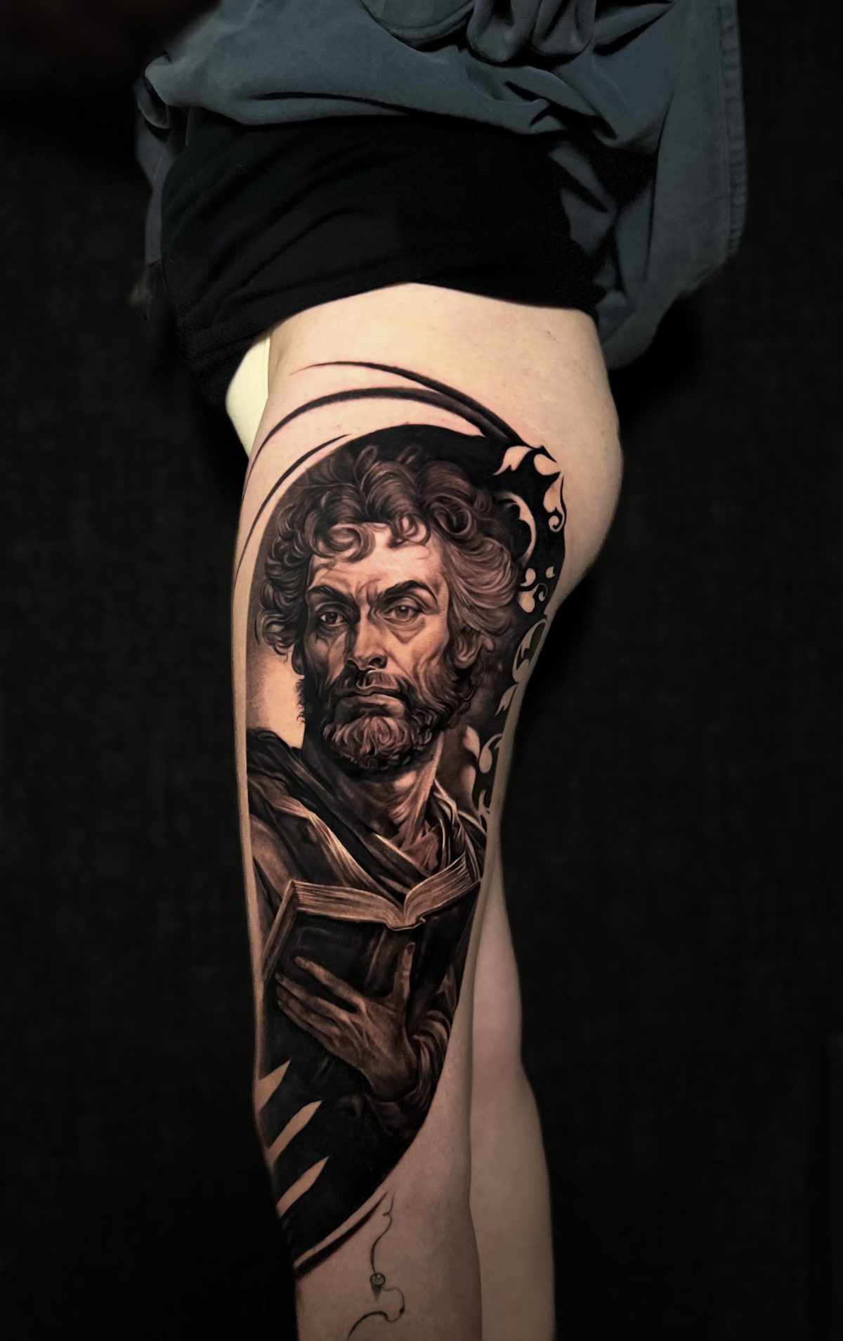Klassisches Malerporträt Bein Tattoo | Bosphorus Ink - Tattoo · Melike | Bosphorus Ink Portfolio