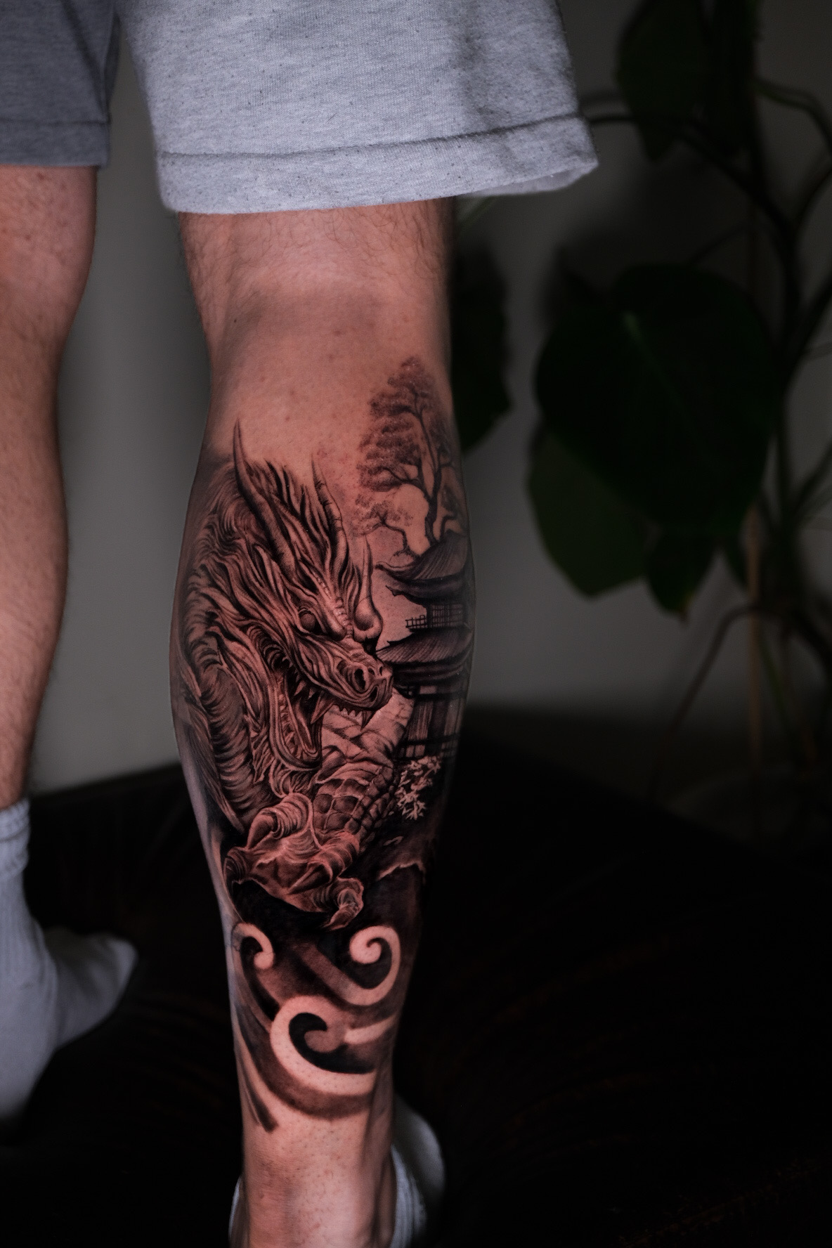 Japanischer Drachen Bein Tattoo | Bosphorus Ink - Tattoo · Melike | Bosphorus Ink Portfolio