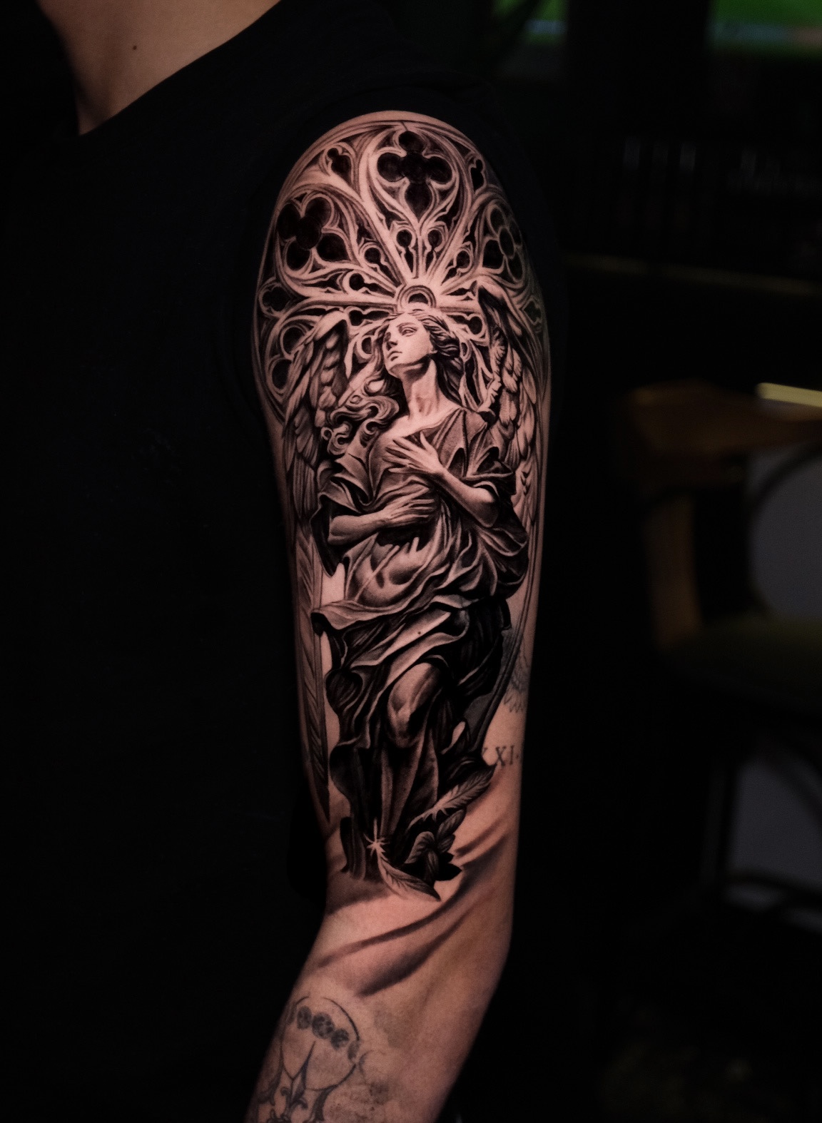 Engel und Gotisches Rosenfenster Arm Tattoo | Bosphorus Ink - Tattoo · Melike | Bosphorus Ink Portfolio