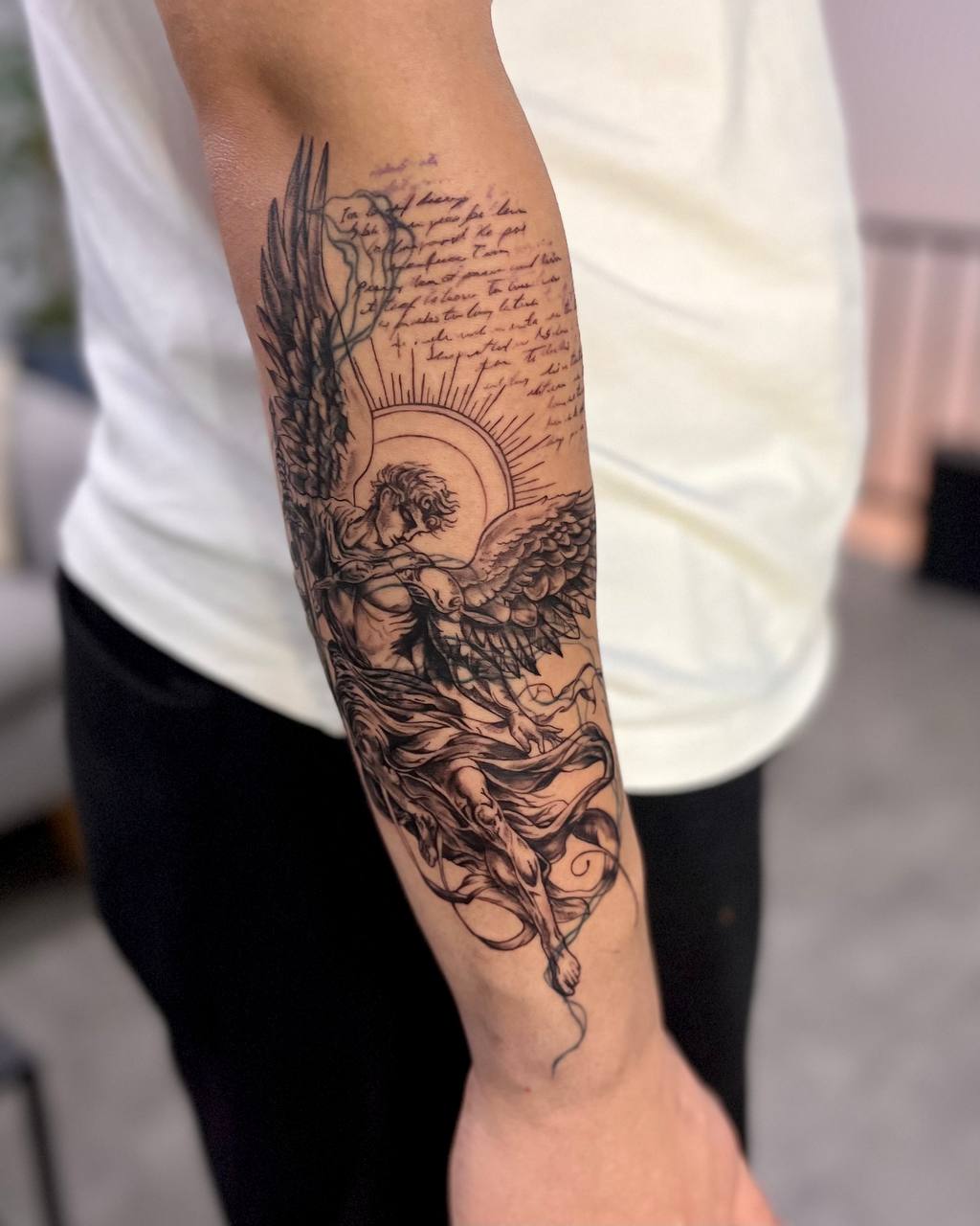 Aziz Mikail Başmelek Güneş Halesi Kol Dövmesi | Bosphorus Ink - Tattoo · Sude | Bosphorus Ink Portfolio