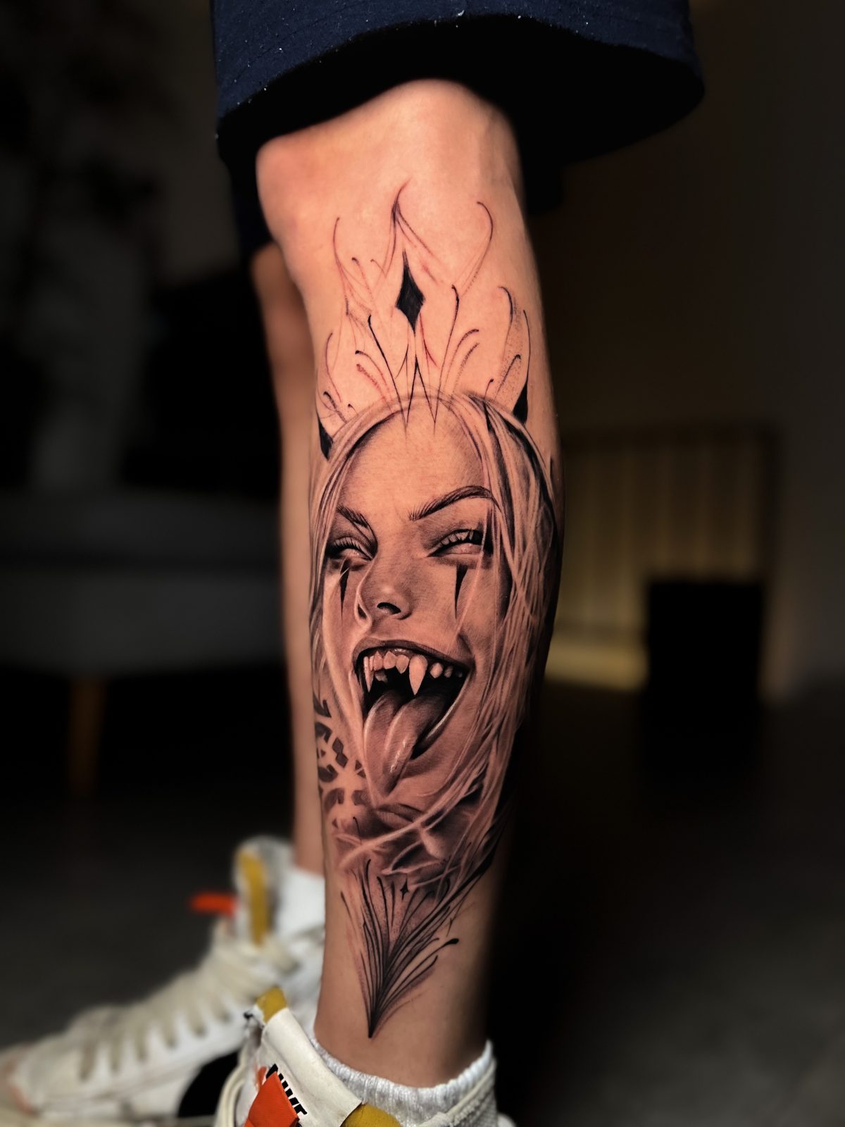 Vampir Frau Bein Tattoo | Black & Grey Realismus | Bosphorus Ink - Tattoo · Melike | Bosphorus Ink Portfolio