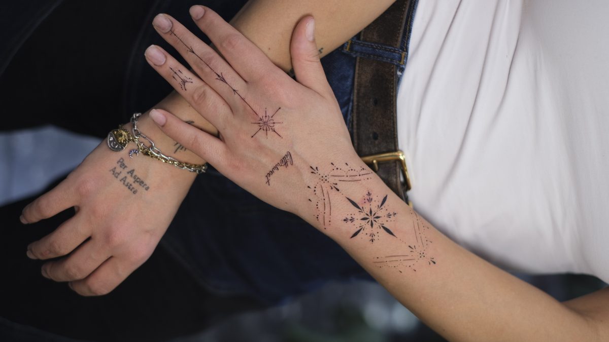 Per Aspera Ad Astra Stern Fineline Hand Tattoo | Bosphorus Ink - Tattoo · Sude | Bosphorus Ink Portfolio