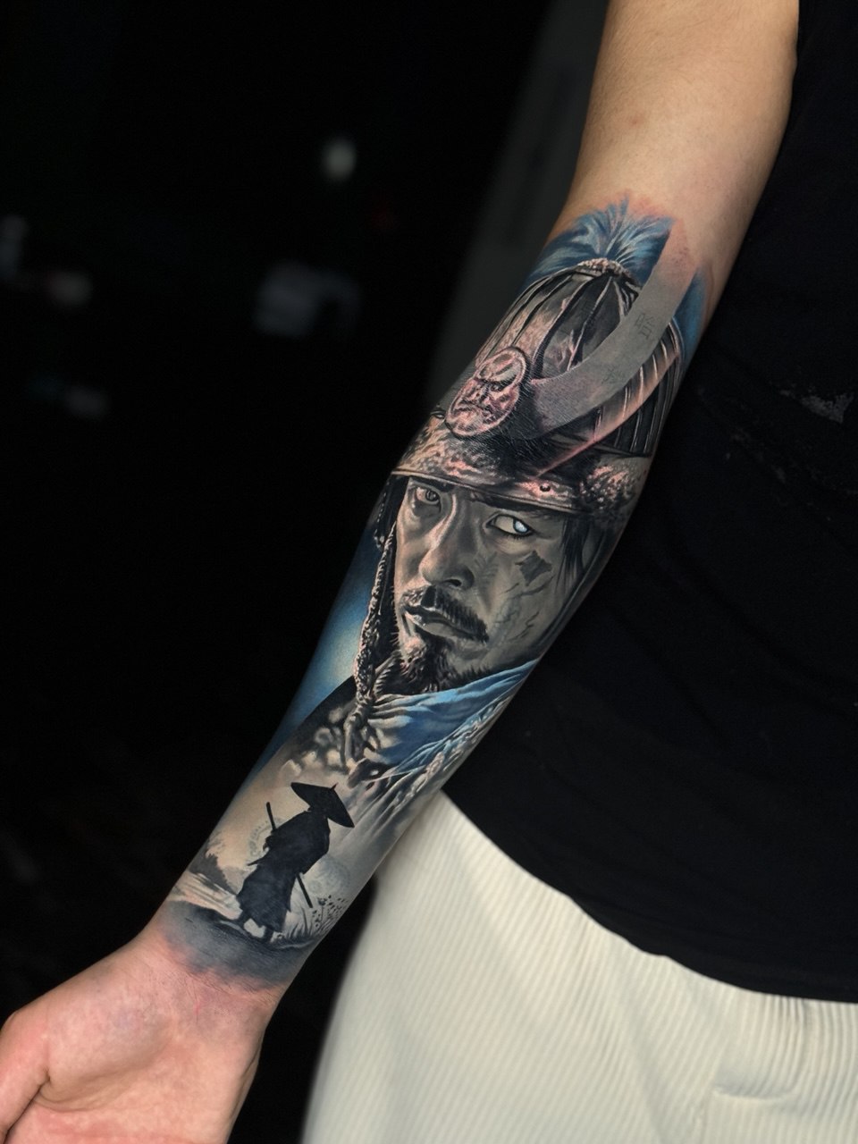 Samurai-Porträt und Helm Ärmeltattoo | Schwarz-Grau Japanisch Istanbul - Tattoo | Bosphorus Ink Portfolio