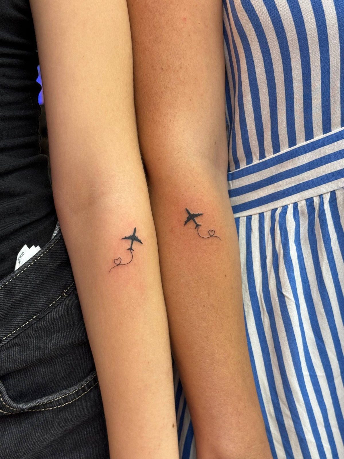 Passendes-Flugzeug-Symbol-Paartattoo | Hand Istanbul - Individuelles Tattoo-Design | Bosphorus Ink Portfolio