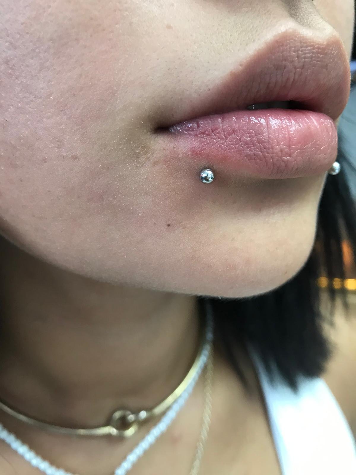 Lippen (Labret) Piercing | Istanbul Bosphorus Ink - Piercing · Buse | Bosphorus Ink Portfolio