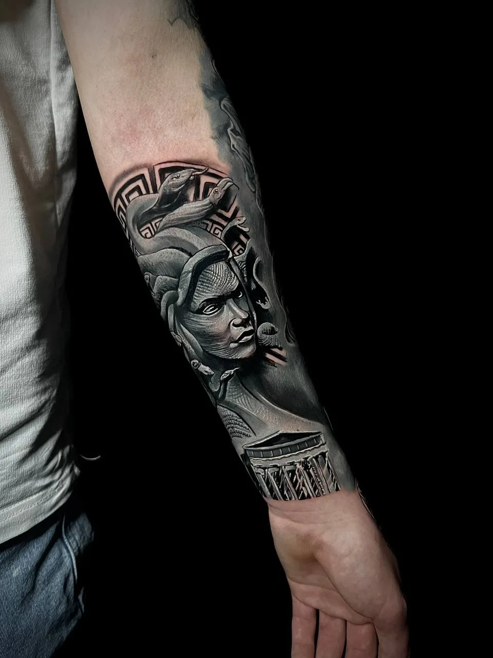 Medusa ve Antik Yunan Tapınağı | Bosphorus Ink - Tattoo | Bosphorus Ink Portfolio