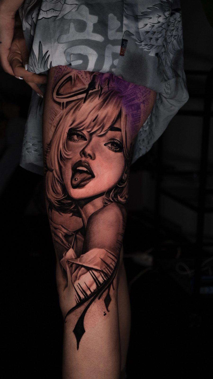 Comic-Frauenporträt mit Heiligenschein Bein-Tattoo | Istanbul - Tattoo · Melike | Bosphorus Ink Portfolio
