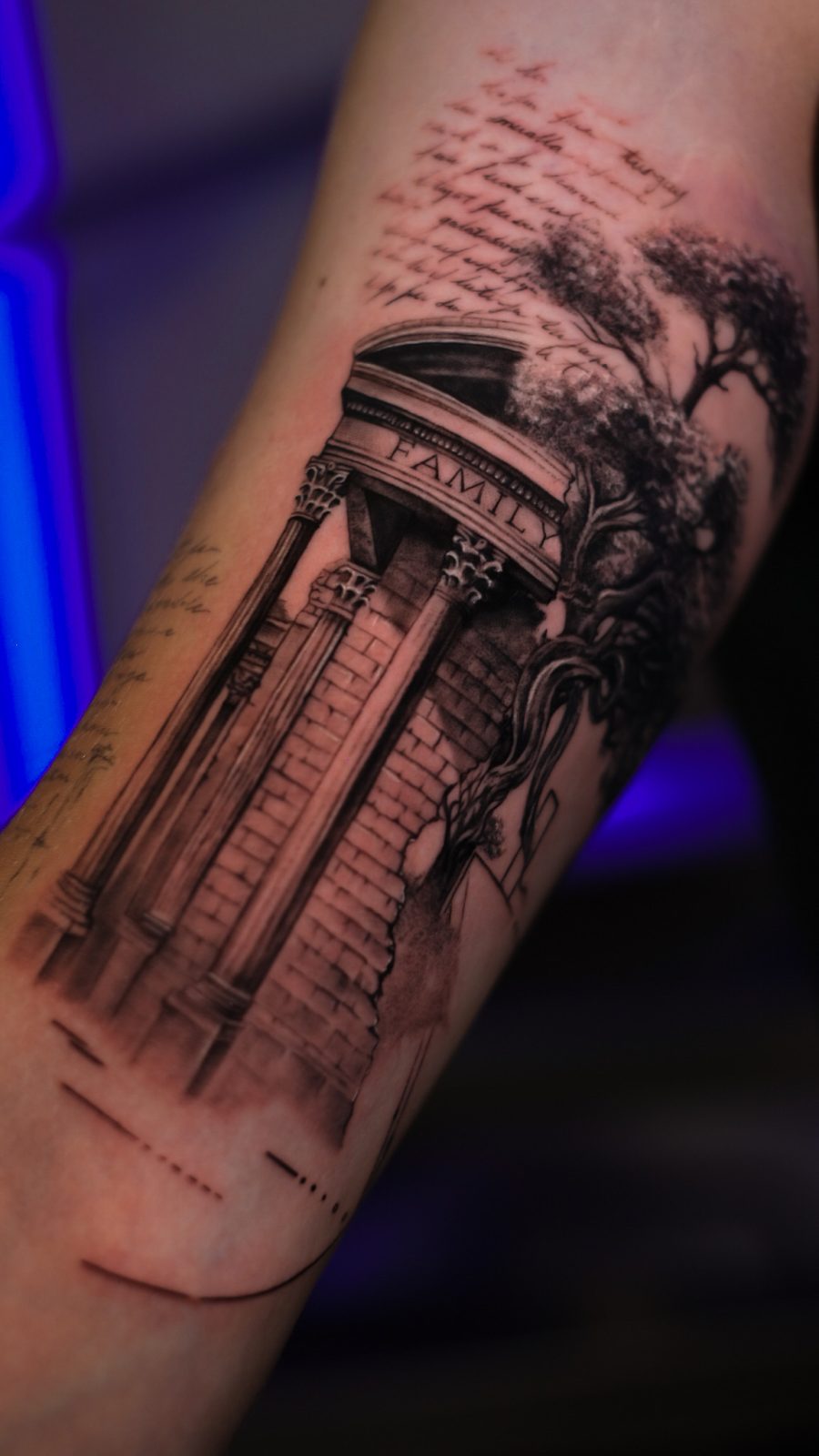 FAMILY-Tempel und Baum Unterarm-Tattoo | Istanbul - Tattoo · Melike | Bosphorus Ink Portfolio
